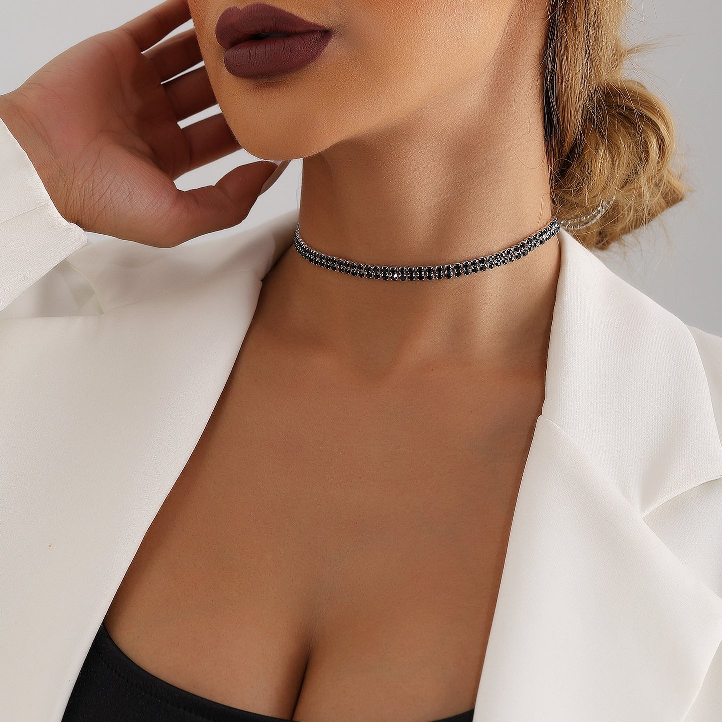 Minimalist Geometric Black Rhinestone Choker Necklace for Women with Plated Metal Chain
