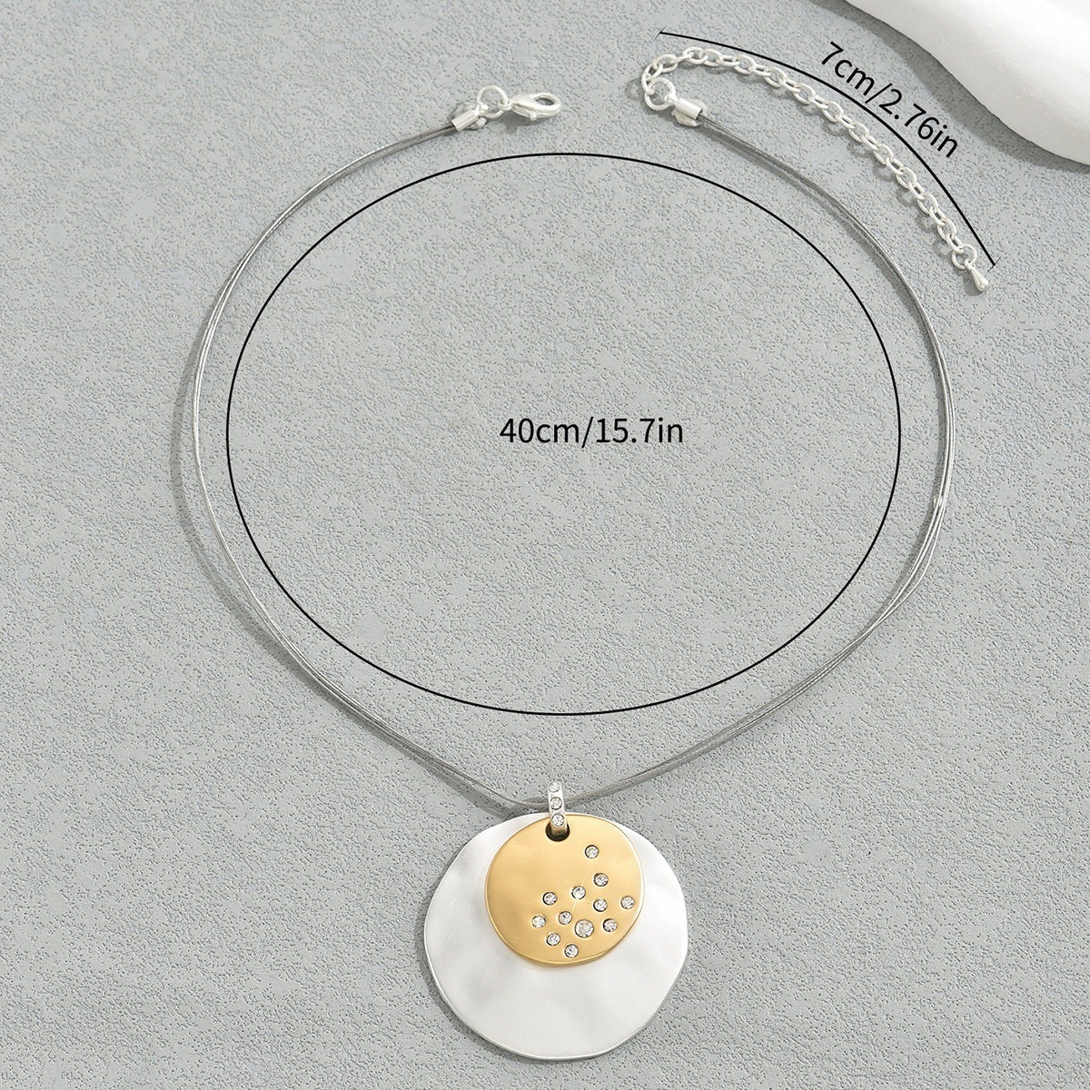 Collana con Pendente Cerchio Geometrico Minimalista da Donna, Catena in Lega con Strass Intarsiati a Stile Medaglione