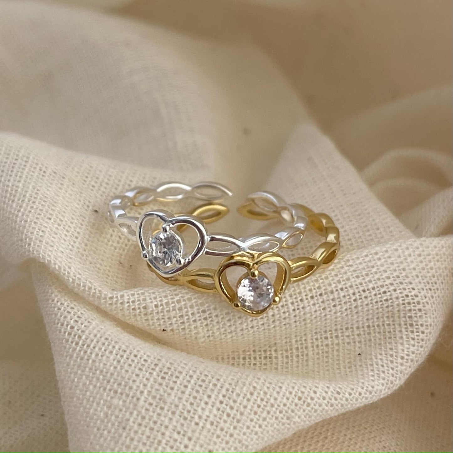 Anillo Minimalista de Plata de Ley 925 con Diseño de Corazón e Incrustaciones de Diamantes de Imitación para Mujer
