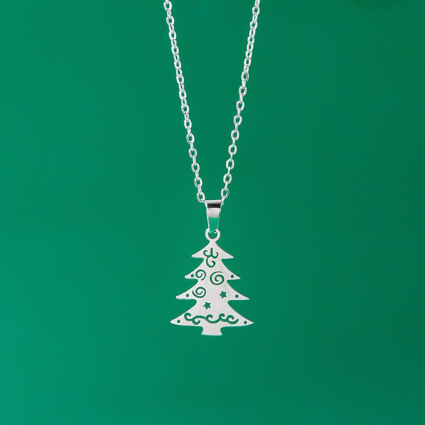 Collar Colgante de Árbol de Navidad Minimalista en Acero de Titanio con Acabado Chapado en Cadena O para Uso Festivo Unisex