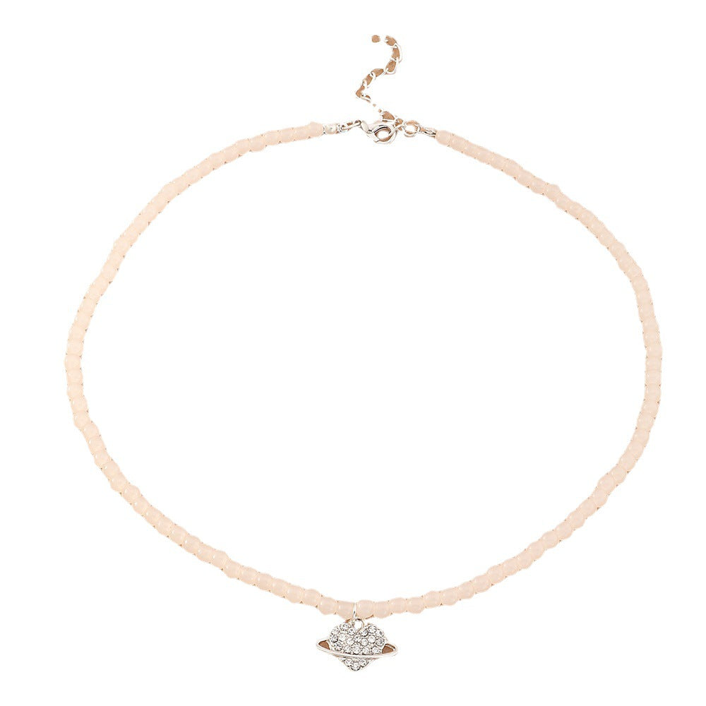 Collana con ciondolo a forma di cuore e pianeta in stile minimalista per ragazze, con perline in resina e intarsi in strass su catena a maglie tonde