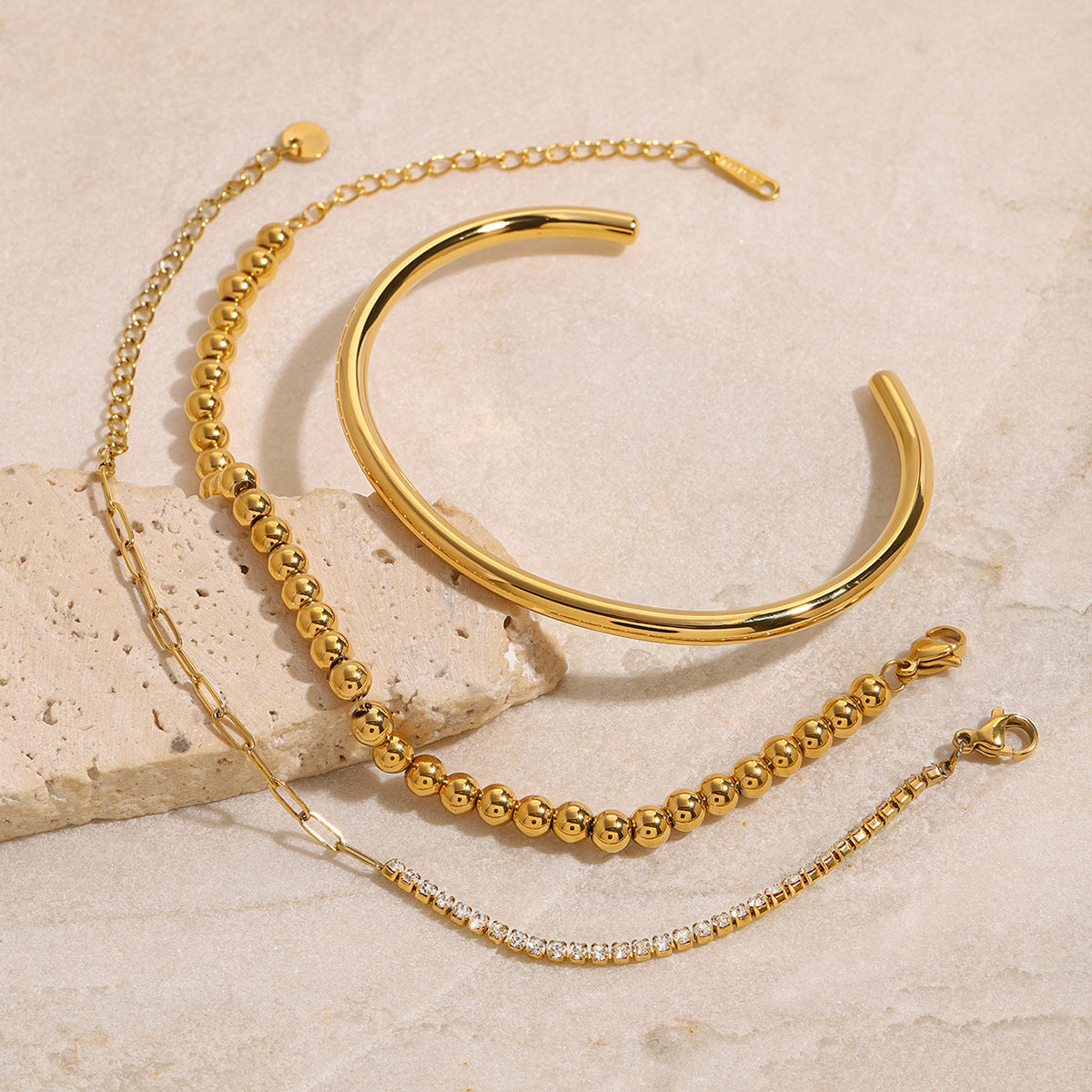 Bracciale da donna placcato in acciaio al titanio con forme geometriche