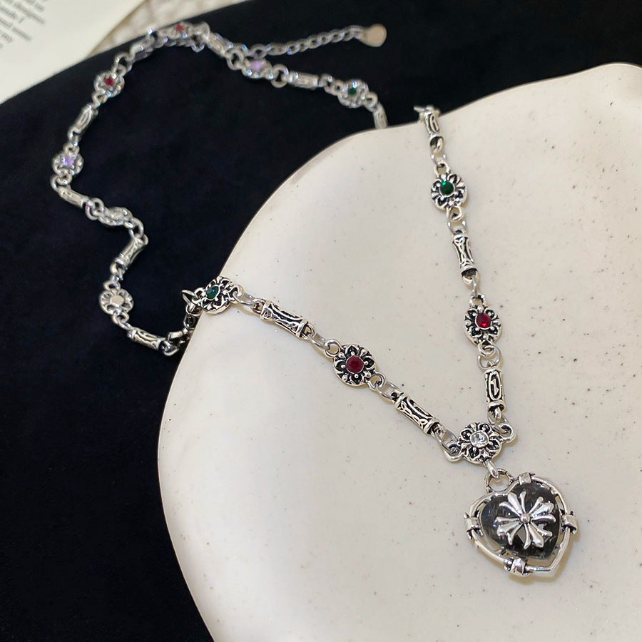 Collana Minimalista Cool Chic con Ciondolo a Croce a Forma di Cuore con Strass per Donna, Delicata Catena alla Clavicola, Gioielli di Lusso a Strati
