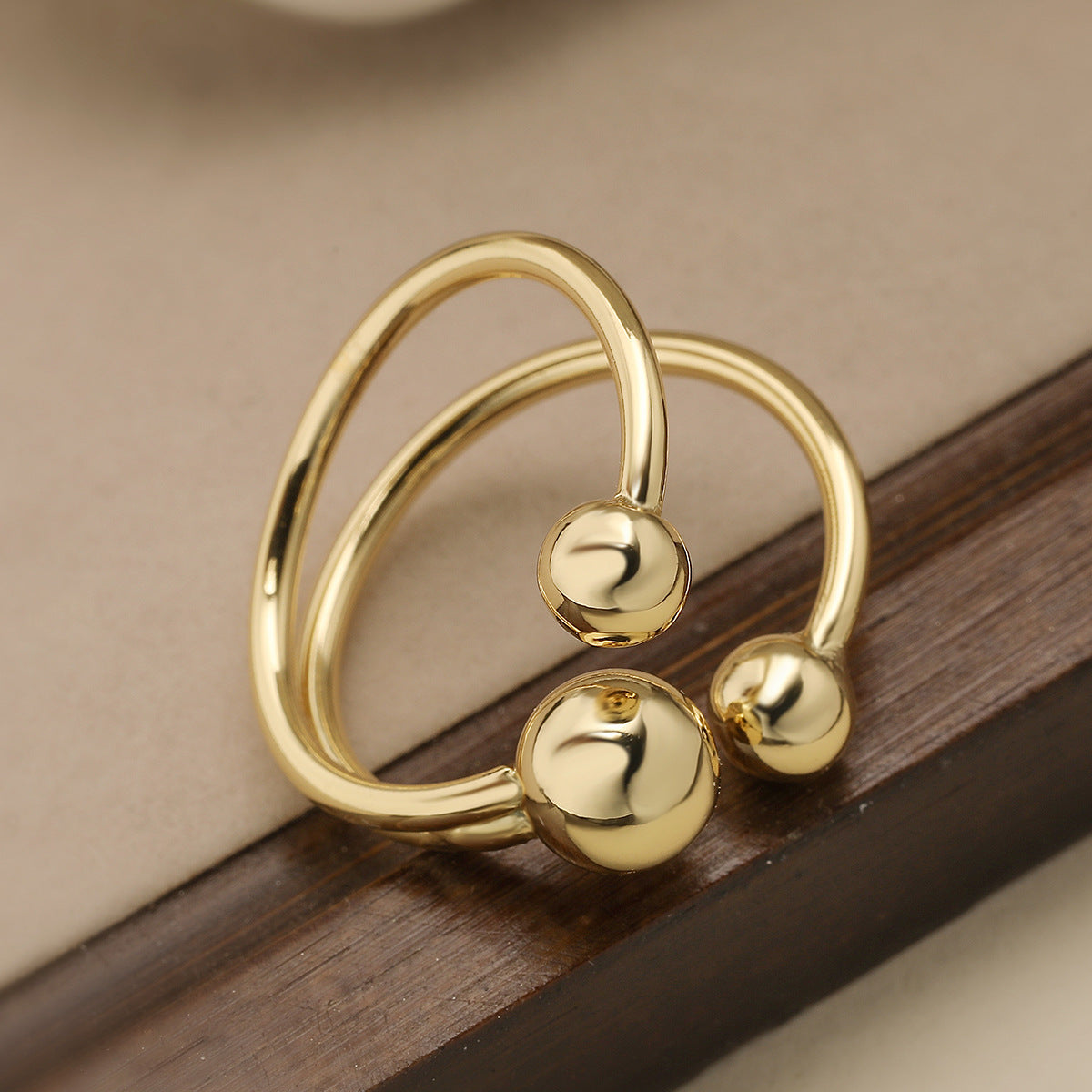 Anello geometrico in rame placcato oro 18 carati da donna, anello vistoso alla moda con sfera oversize