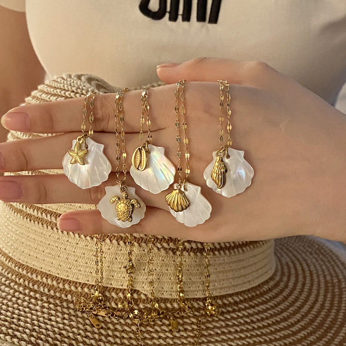 Collana con ciondolo personalizzato a forma di stella marina e tartaruga in acciaio inossidabile con intarsio in conchiglia naturale