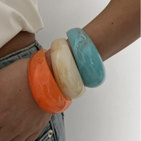 Bracciale Irregolare Geometrico Acrilico a Goccia con Superficie Testurizzata Astratta Multicolore