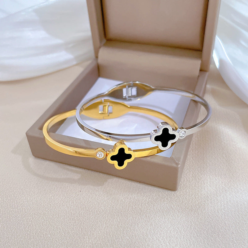 Pulsera vintage minimalista de acero de titanio con diseño étnico de la suerte
