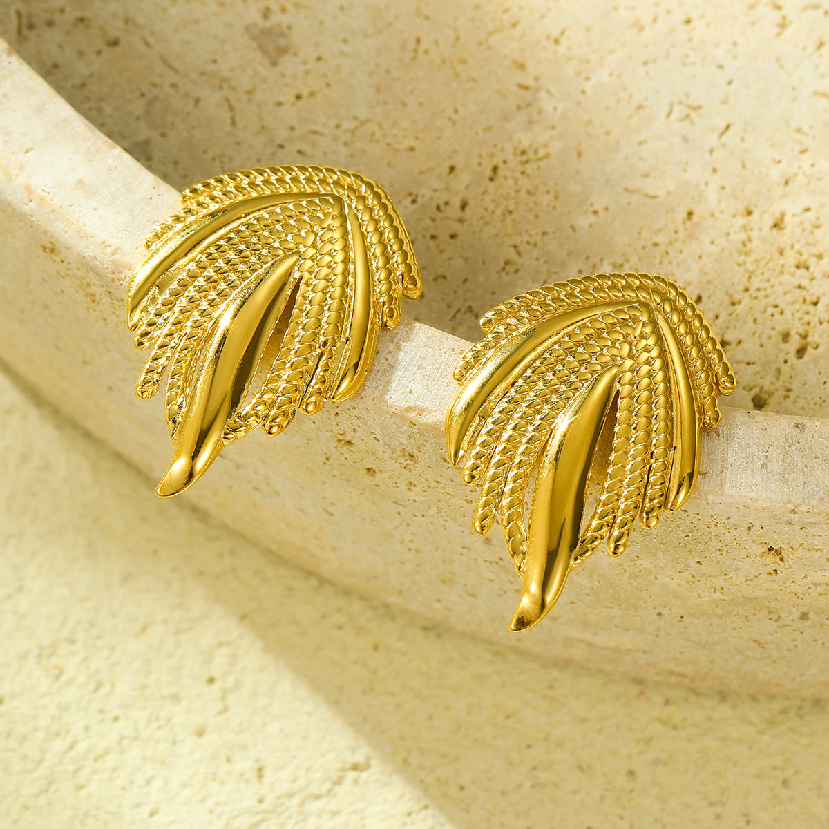 Pendientes minimalistas de titanio con forma de ala chapados en oro y acero inoxidable para mujer
