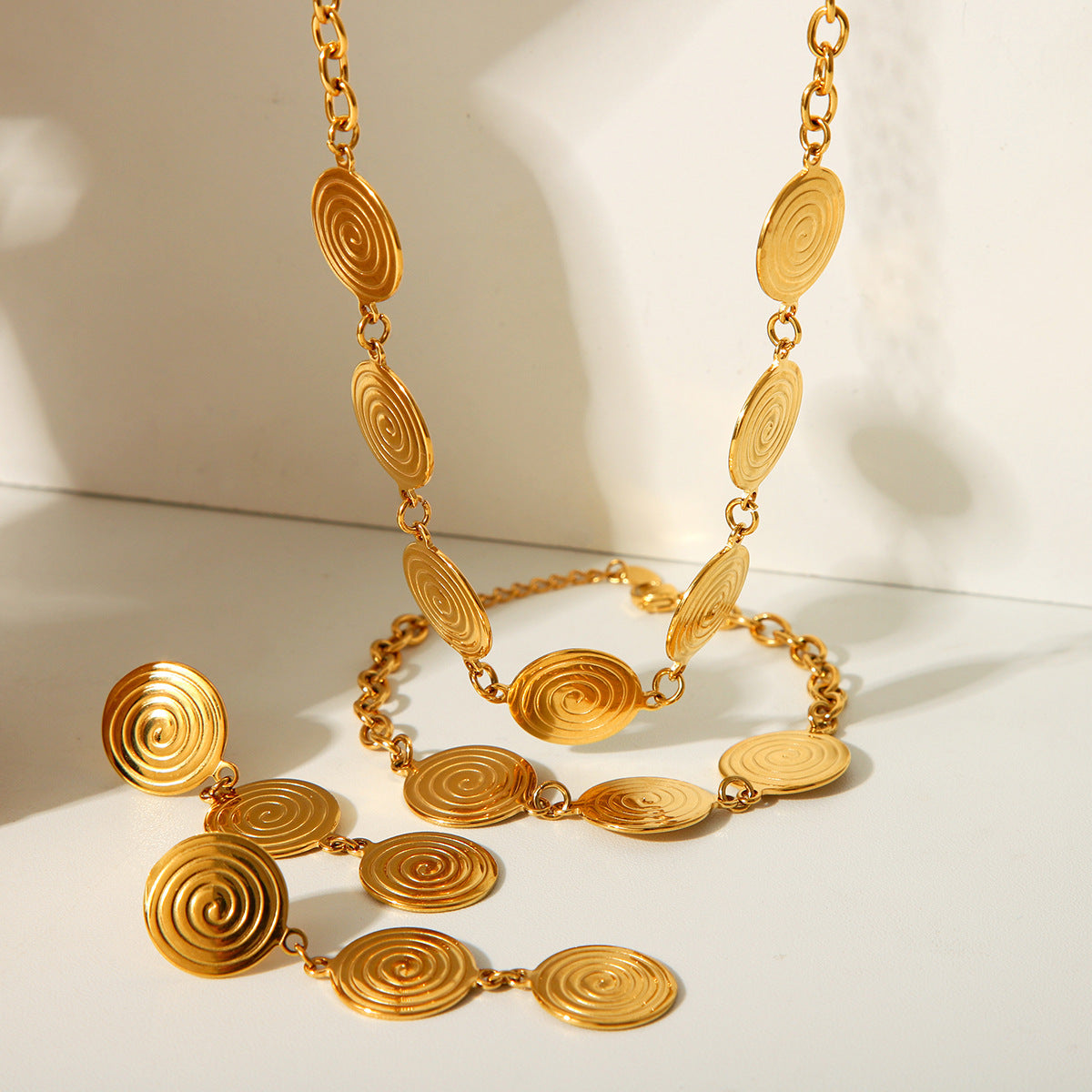 Collana da donna in acciaio inossidabile con cerchio geometrico, stile Fashion Ins, placcata oro 18 carati, catena a croce