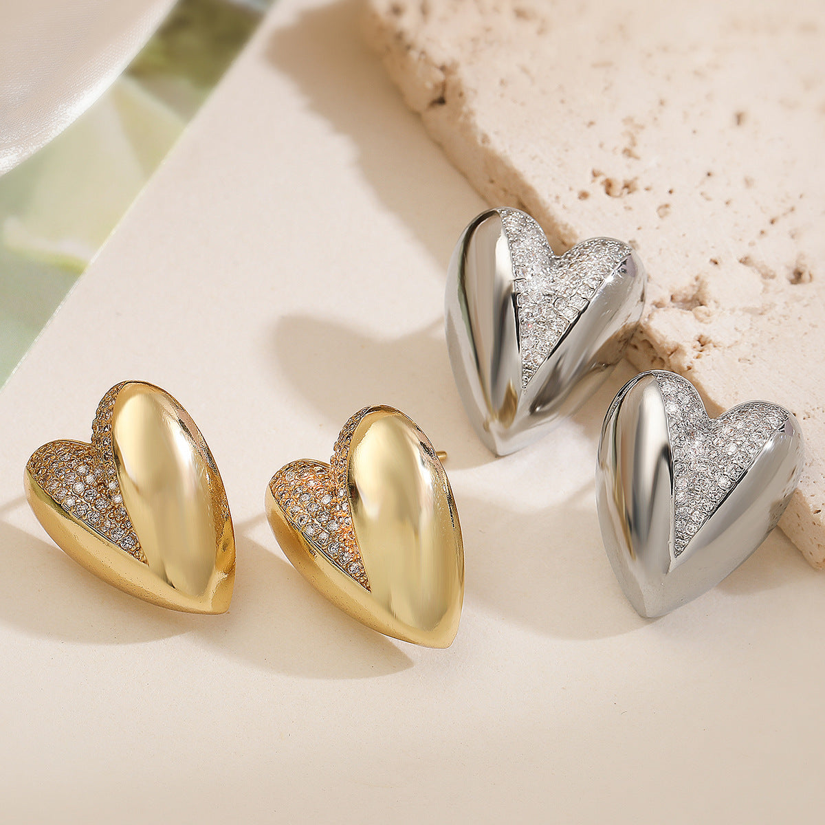 Pendientes de cobre minimalistas con forma de corazón, chapados en oro de 18 quilates y circonitas microengastadas para mujer