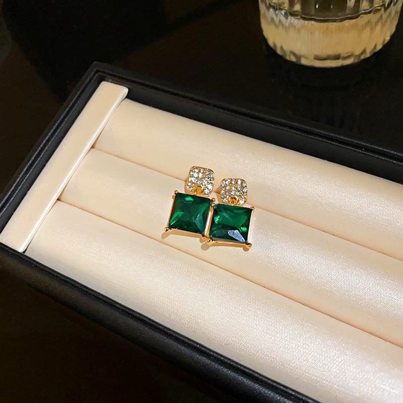 Orecchini a perno da donna con perle intarsiate e strass verdi a fantasia floreale vintage, con perni in acciaio inossidabile