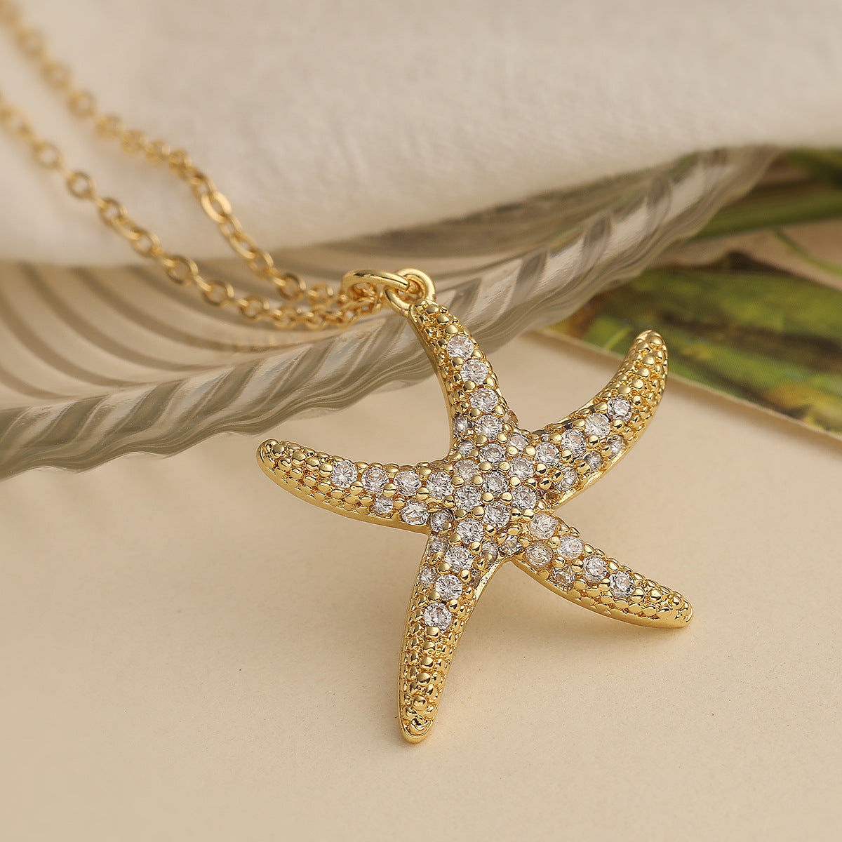 Minimalist Starfish and Seashell Pendant Necklace for Women in Copper with 18K Gold Plating and Zircon Inlay