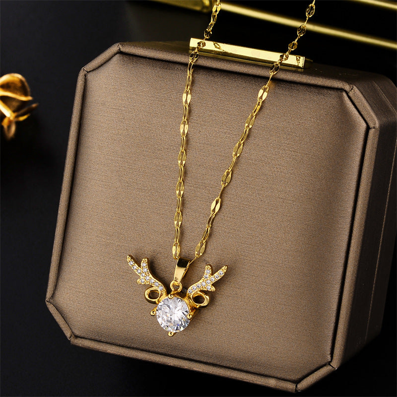 Collana da Donna di Lusso con Ciondolo a Corna di Cervo Tempestato di Strass, in Acciaio al Titanio con Finitura Placcata e Catena a Sfera