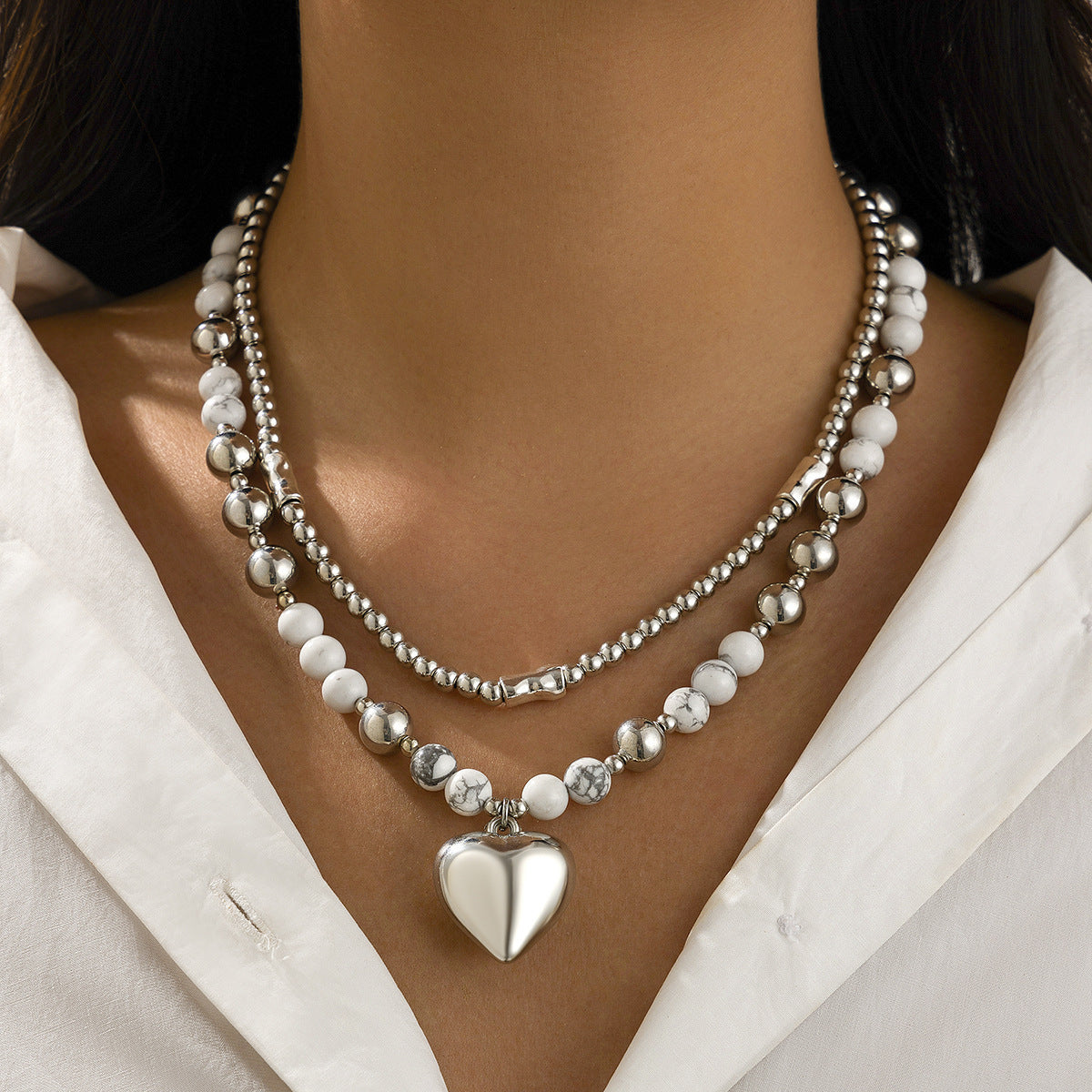 Collana con ciondolo a cuore minimalista con ciondolo in lega placcata e delicata catena per clavicola