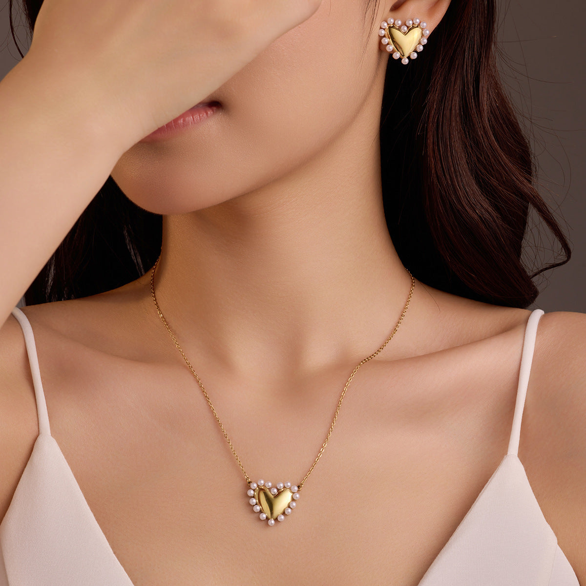 Fashionable Heart-Shaped Stainless Steel Pendant Necklace with Plated Finish for Women