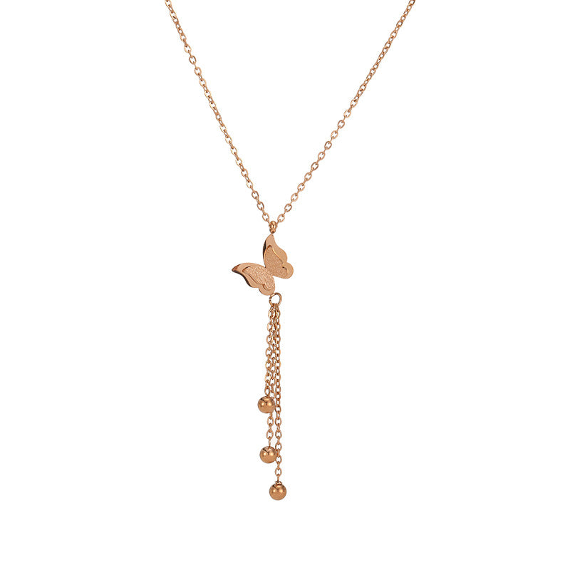 Collar con colgante de mariposa minimalista de acero de titanio con baño de oro para mujer
