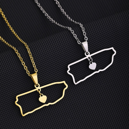 Collana pendente a cuore cavo alla moda in acciaio inossidabile con charm in acciaio al titanio e finitura galvanizzata, unisex