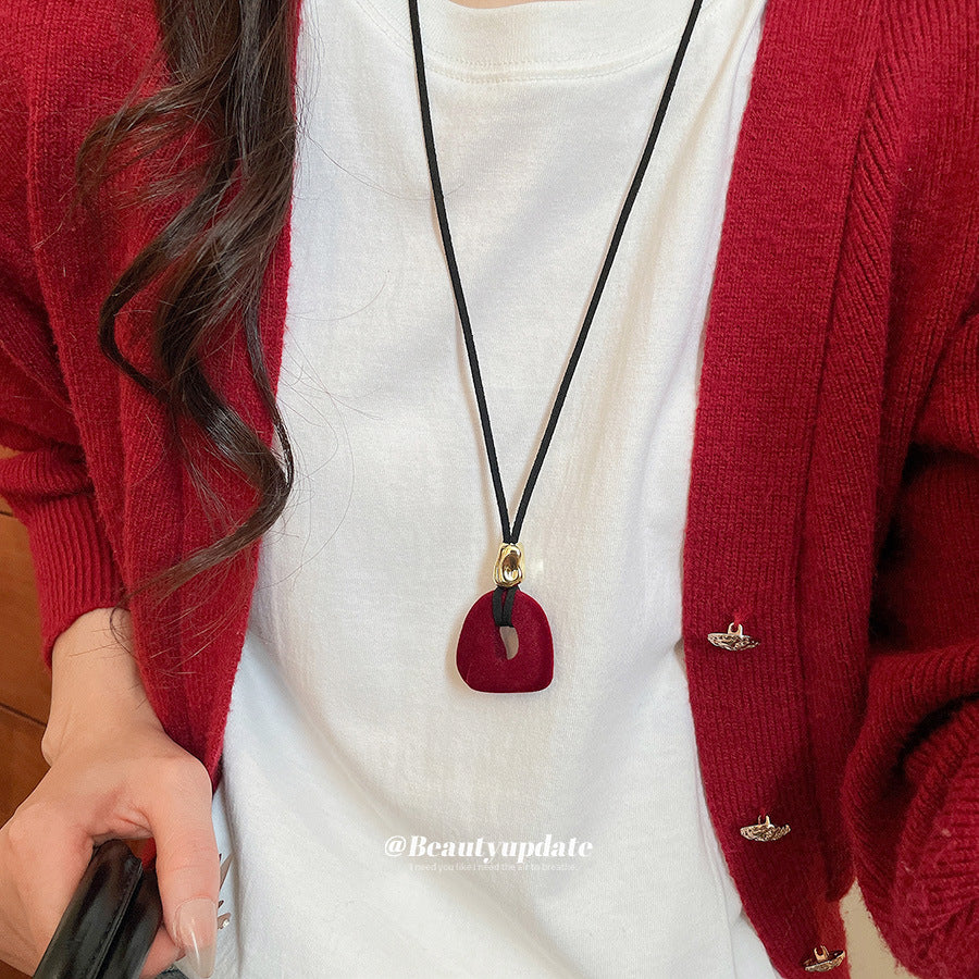 Collana girocollo con ciondolo in resina floreale minimalista da donna, catena leggera per maglione con estetica di lusso