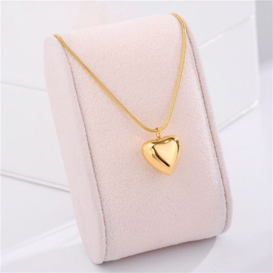 Collar Minimalista con Colgante de Acero de Titanio en Forma de Corazón con Acabado Chapado para Mujer y Hombre