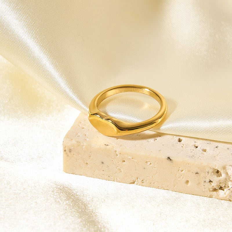 Minimalist Heart-Shaped Stainless Steel Ring with 18K Vacuum Plating for Unisex Wear