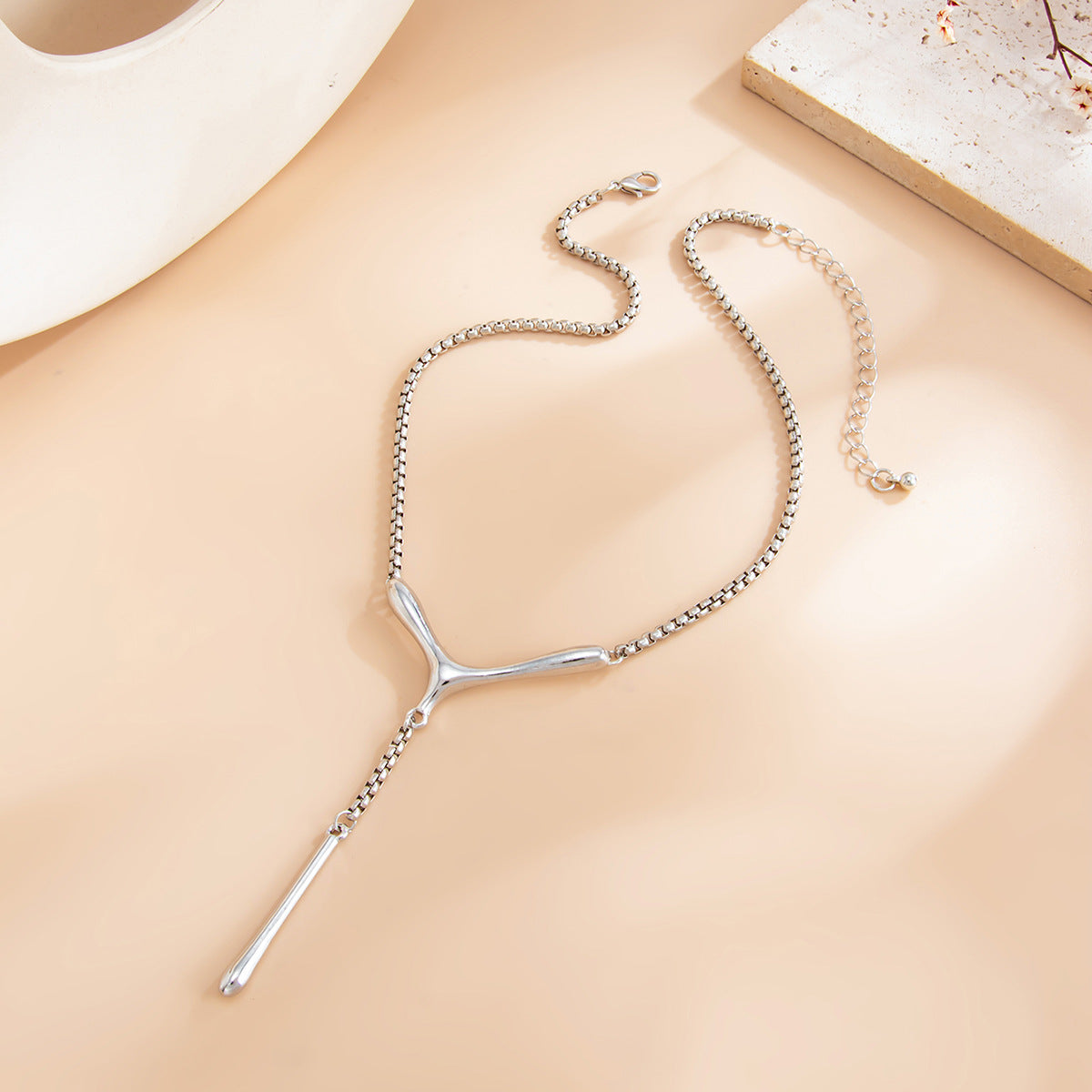 Minimalist Teardrop Zinc Alloy Pendant Plated Iron Necklace for Women