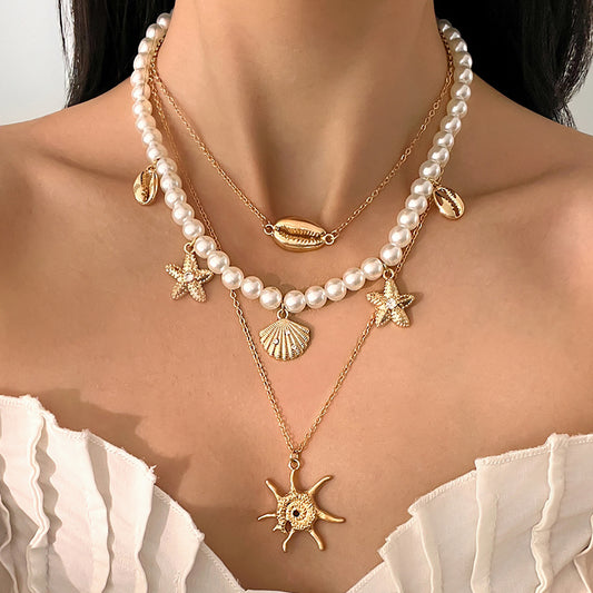 Collar de perlas de imitación con incrustaciones de conchas marinas y formas geométricas estilo playero bohemio para mujer con colgante de aleación chapada y cadena de perlas