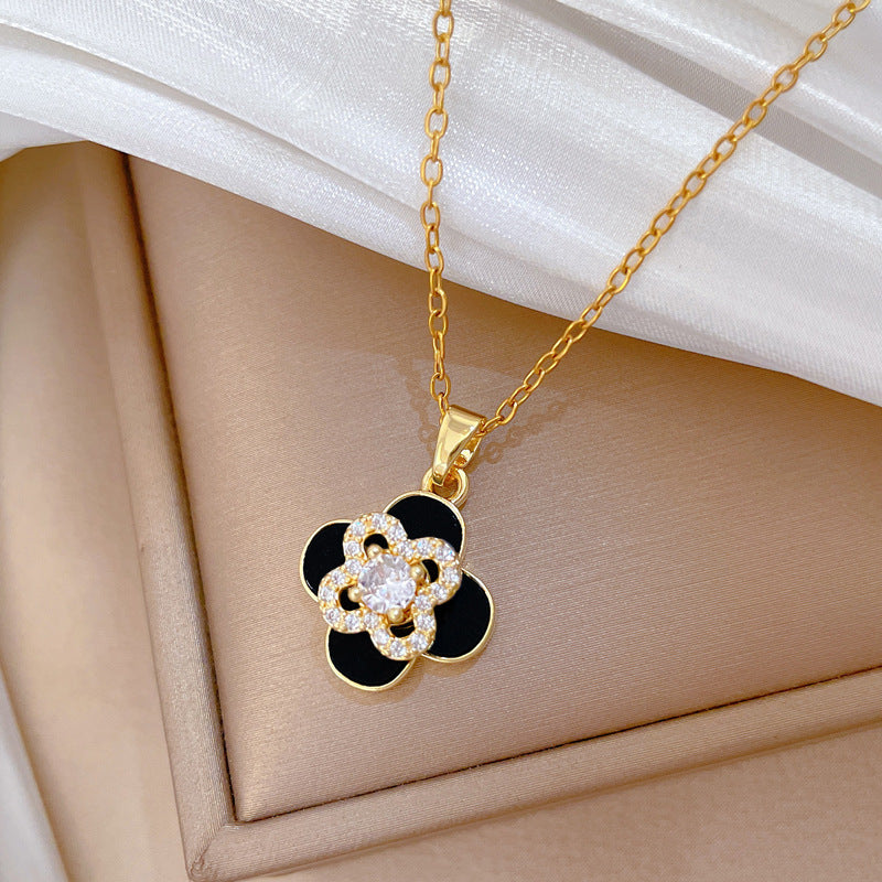 Sweet Minimalist Geometric Rhinestone Rotating Clover Necklace Titanium Steel Cable Chain for Unisex