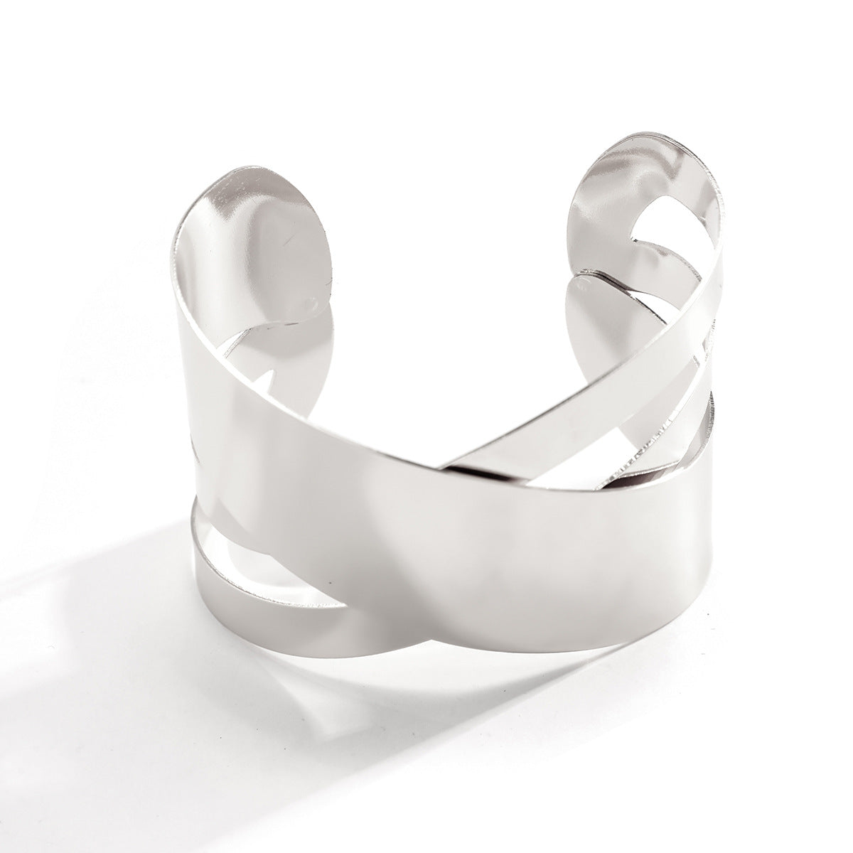 Pulsera de metal geométrica minimalista estilo francés con diseño ahuecado, acabado pulido y diseño abierto