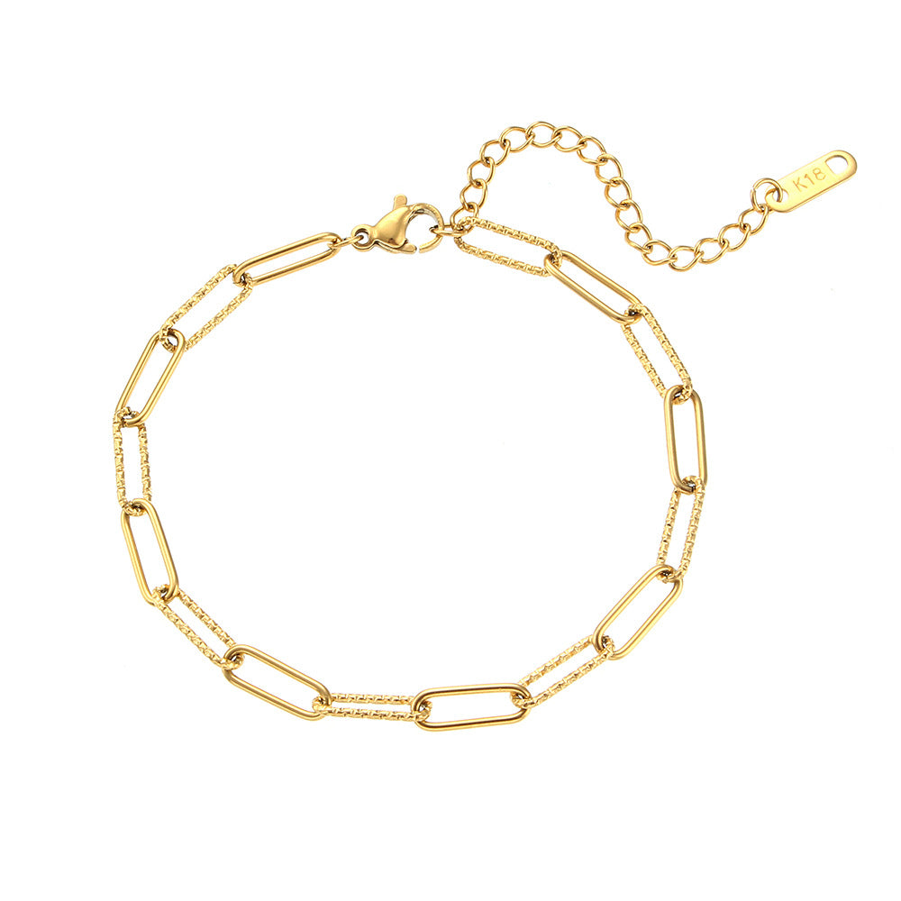 Collana girocollo alla moda con design geometrico in acciaio inossidabile, pendente in acciaio al titanio e finitura placcata per donna