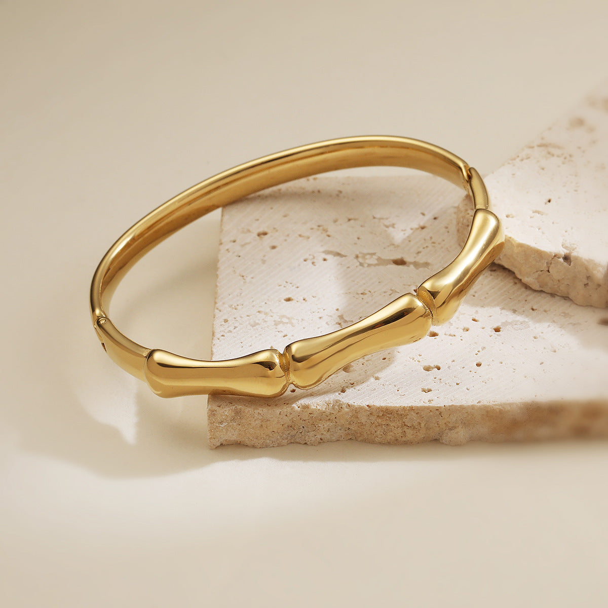 Bracciale da donna in acciaio inossidabile placcato oro 18 carati con forma irregolare minimalista