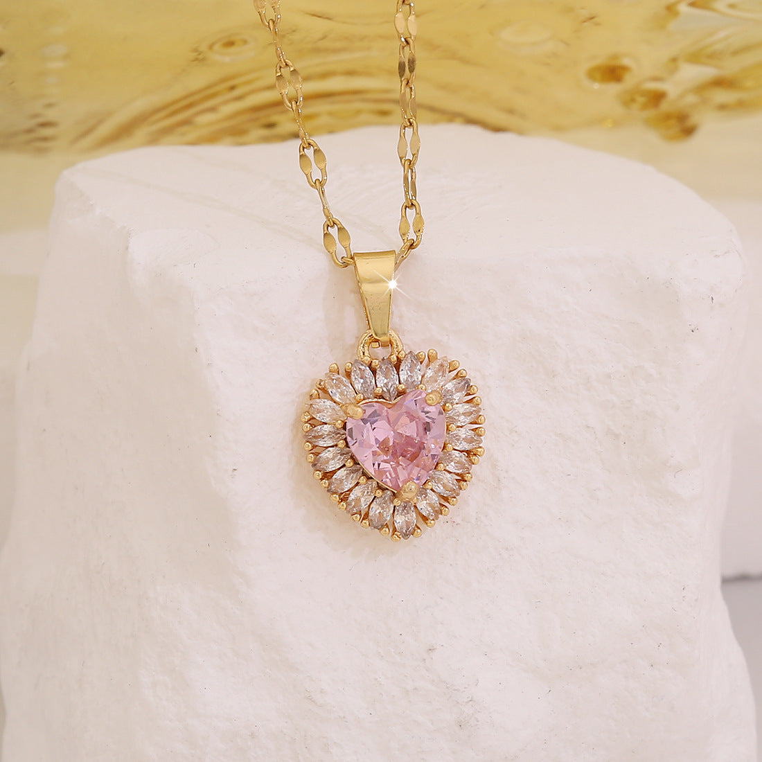 Fashionable Heart-Shaped Zirconia Pendant Necklace in Stainless Steel for Women with Elegant Clavicle Design