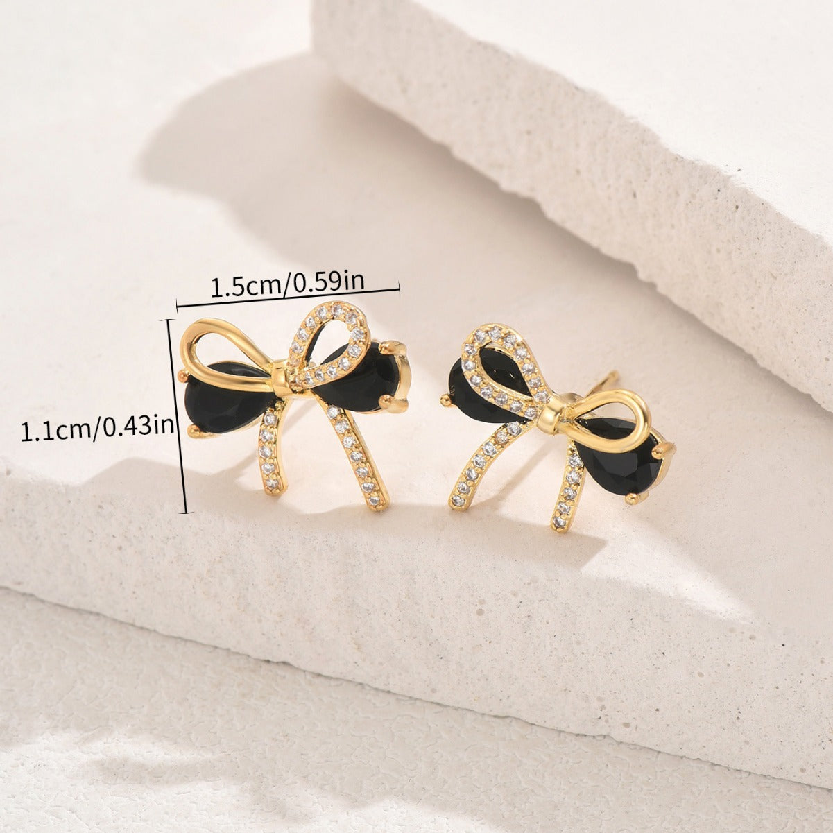 Orecchini minimalistici a forma di fiocco in rame con intarsio in zircone per donna, perni in acciaio inossidabile