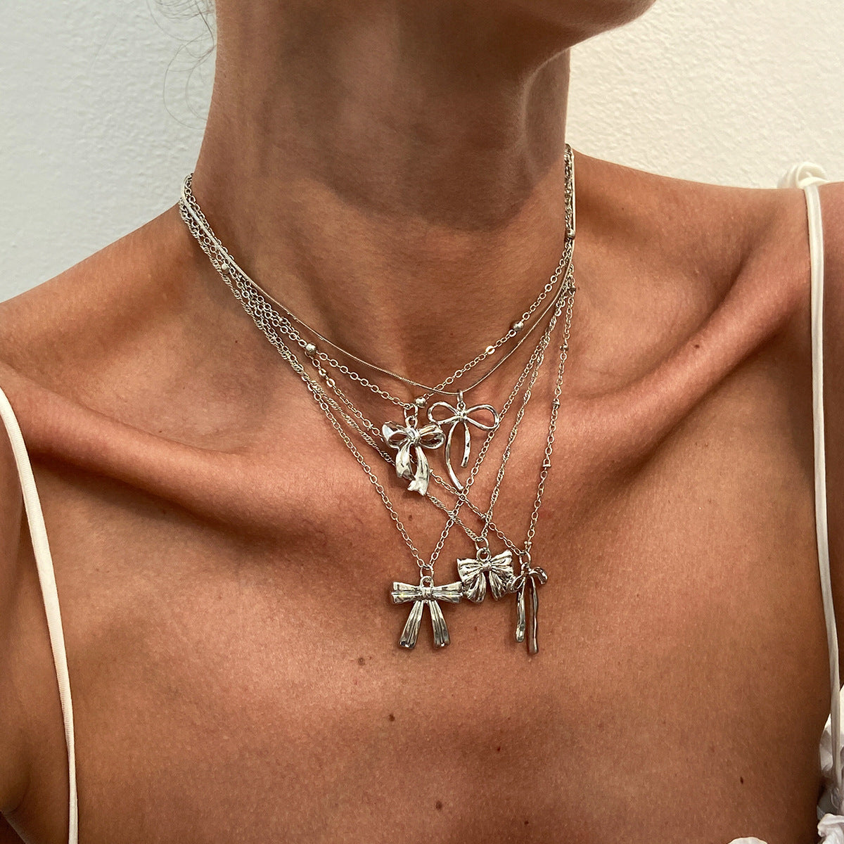 Minimalist Bow-Shaped Alloy Pendant Necklace for Women with Plated Finish and Snake Chain Design