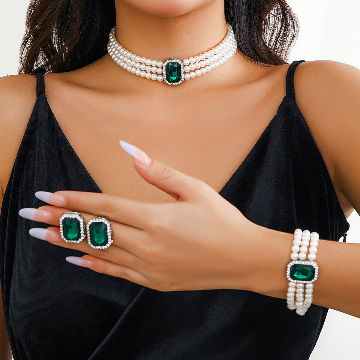 Collana girocollo vintage in resina geometrica in stile francese con pendente in lega e catena di perline per donne
