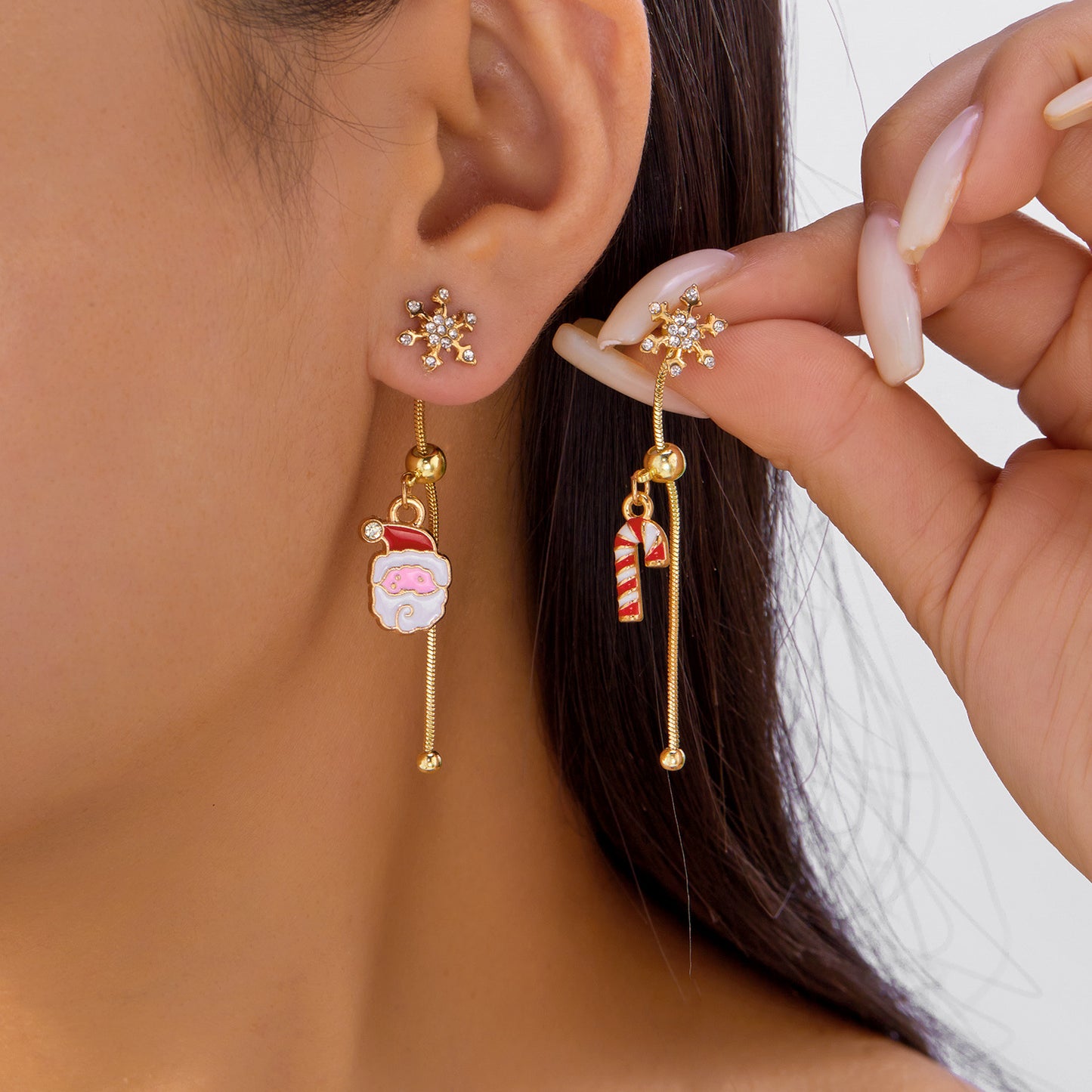 Aretes de campana de Navidad de copo de nieve ajustables de lujo con postes de plata de ley 925 y respaldos de cerámica para mujer