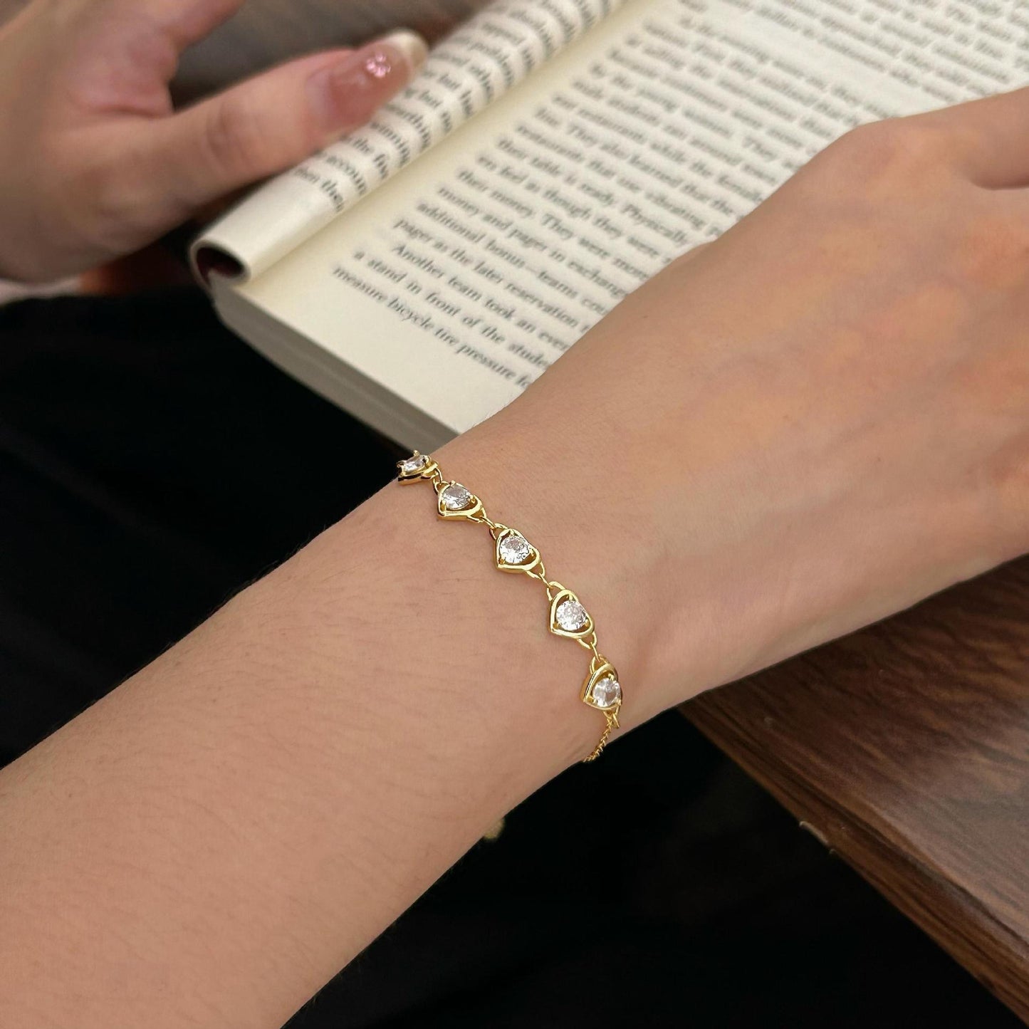 Minimalist Heart-Shaped S925 Sterling Silver Bracelet with Cubic Zirconia Accents Geometric Design