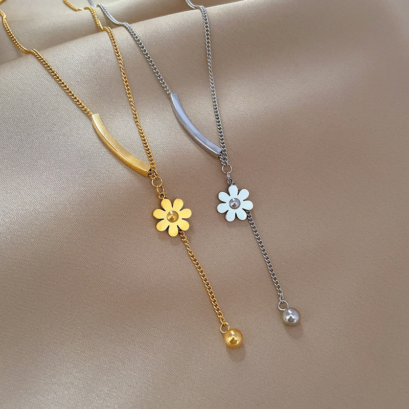 Collana con ciondolo floreale geometrico minimalista da donna e da uomo in acciaio al titanio con placcatura in oro su catena di perline