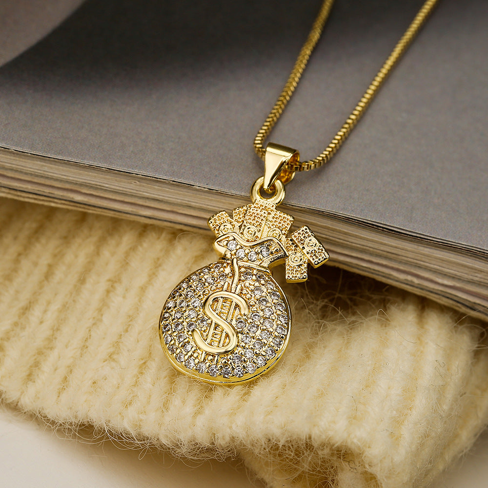 Collana da donna con pendente a corona minimalista in rame placcato oro e intarsio di strass