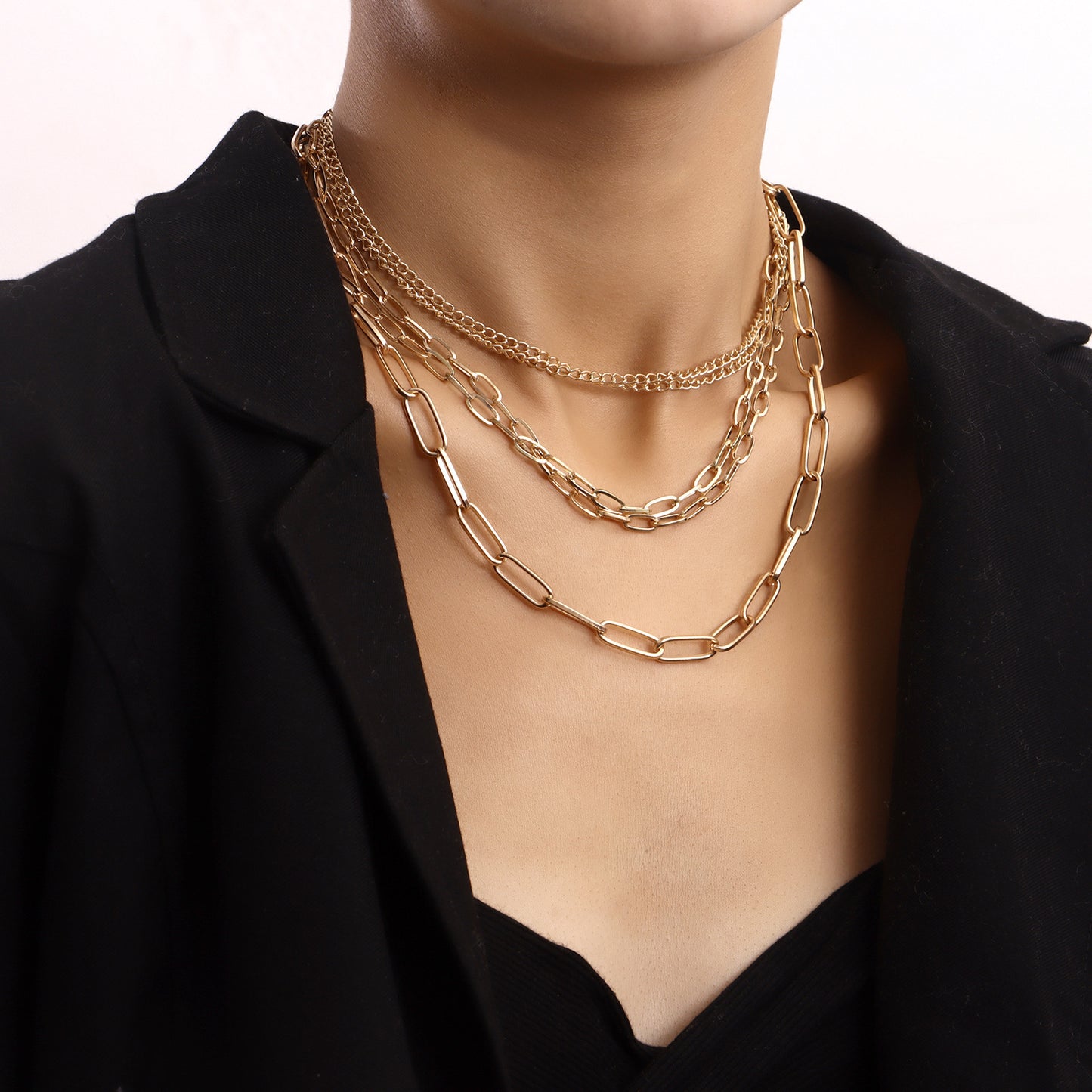 Vintage Geometric Pendant Necklace for Women with Gold-Plated Alloy Chain and Wavy Link Design
