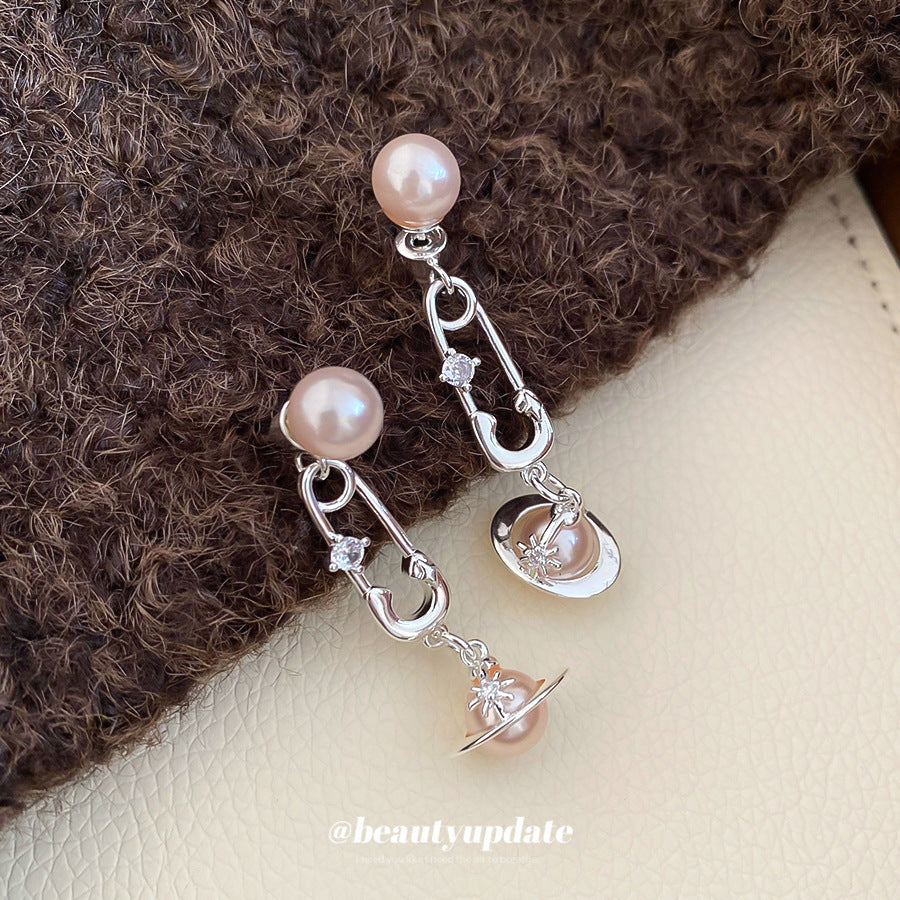 Eleganti Orecchini a Perno Saturno Stile Francese con Perla Simulato e Accenti di Zirconia, Perni in Acciaio Elettroplaccato, Design a Stella per Donna