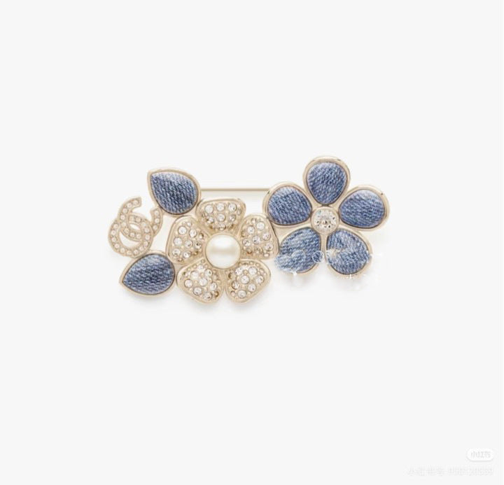 Luxury Gold Plated Brass Camellia Flower Rhinestone Open Cuff Bracelet for Women