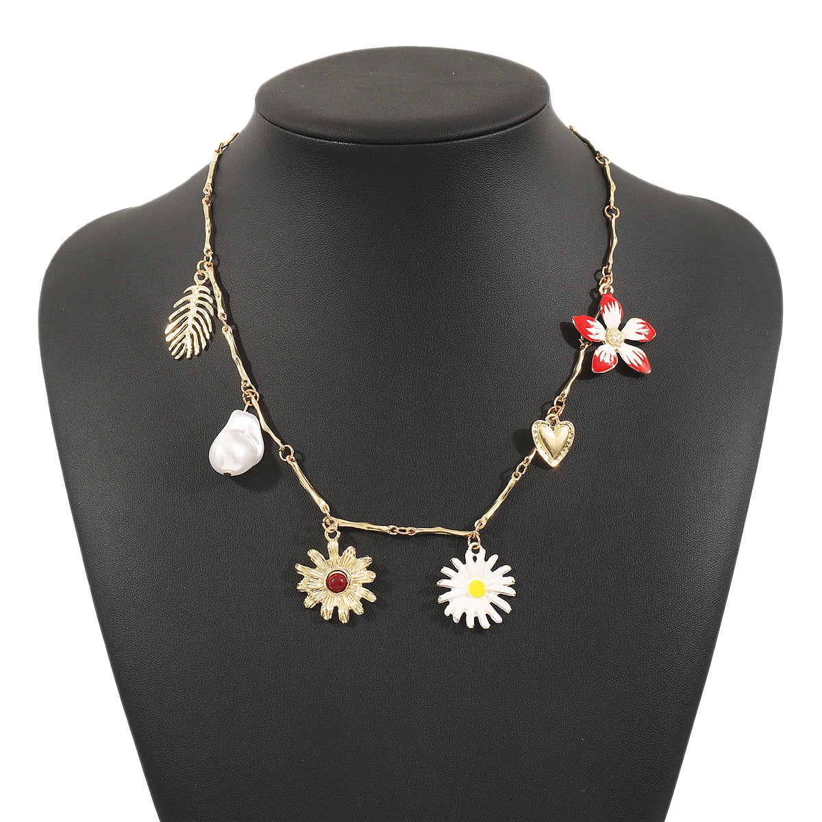 Collana con ciondolo floreale e farfalla vintage da donna con struttura in lega di zinco e finitura galvanizzata