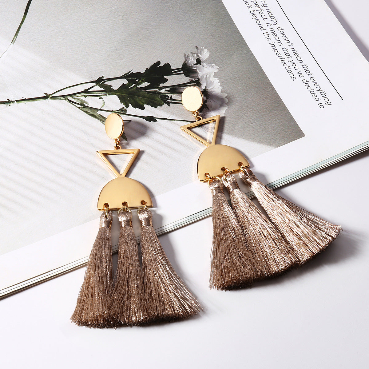 Pendientes con letras huecas de triángulo para mujer, estilo vintage, chapado en aleación, minimalista