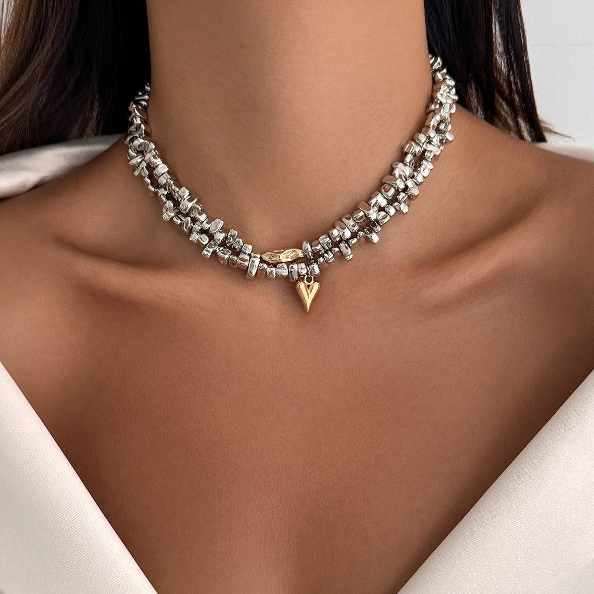 Luxury Casual Heart Shaped Alloy Pendant Acrylic Beaded Plated Necklace for Women