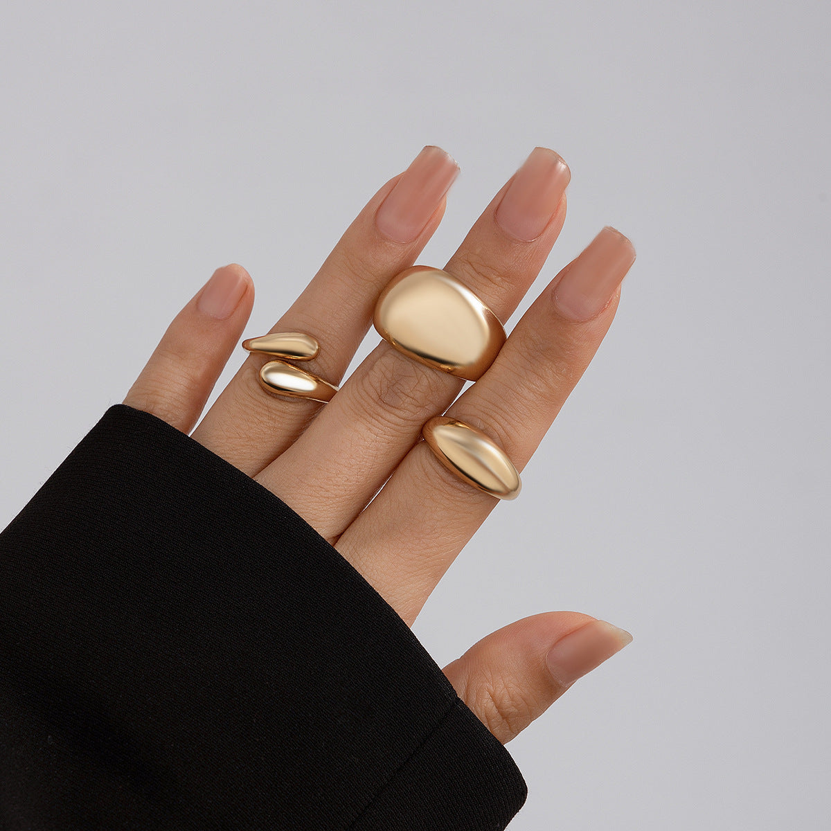 Minimalist Geometric Open Ring for Women in Zinc Alloy with Plated Finish and Curved Linear Design