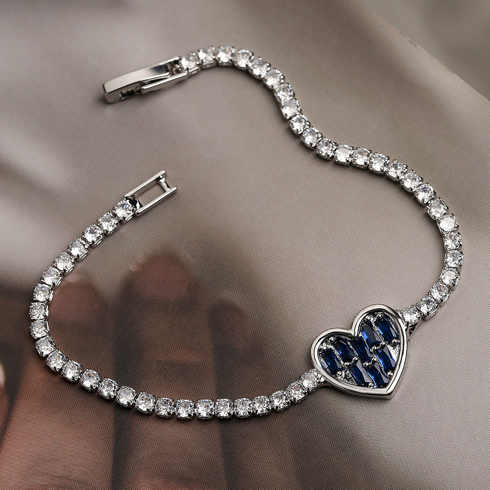 Bracciale minimalista a cuore in rame con zirconi cubici da donna, design geometrico, accessorio di moda di ispirazione lussuosa