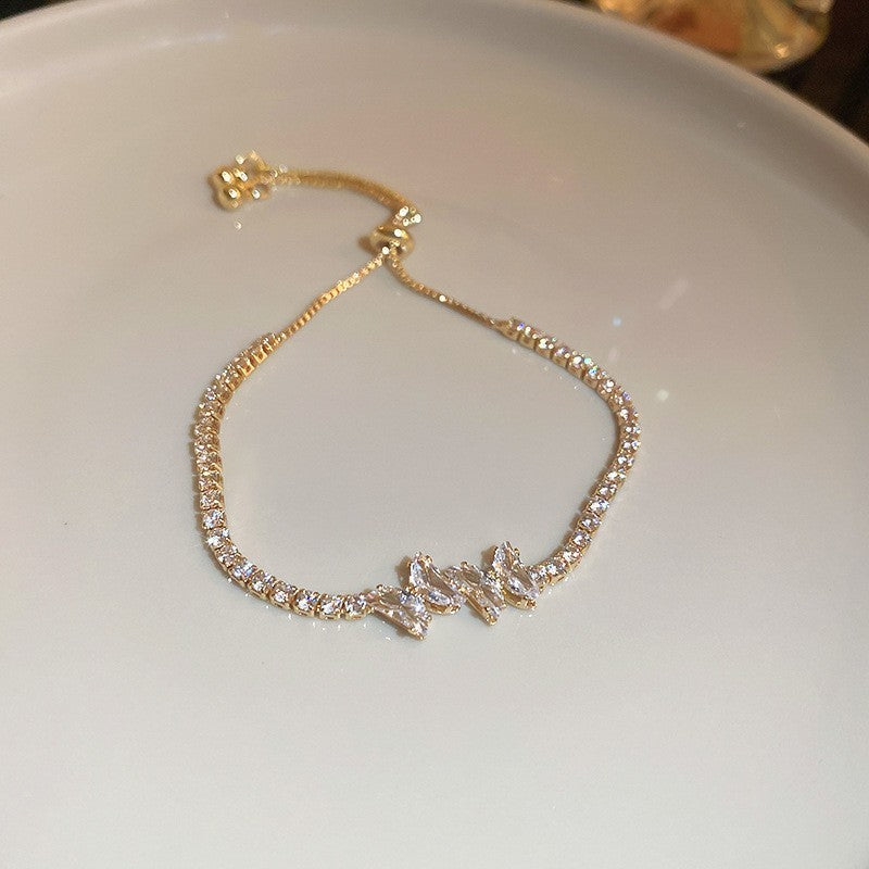 Elegant Heart-Shaped Gold-Plated Zirconia Bracelet for Women with Delicate Luxury Aesthetic