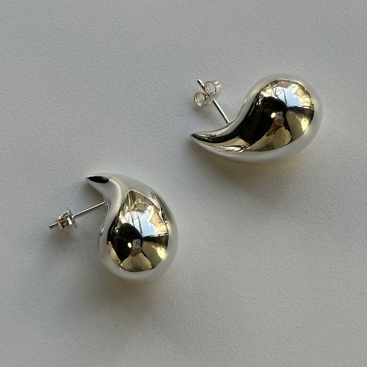 Pendientes de plata de ley 925 con forma de gota, minimalistas y con detalle geométrico biselado