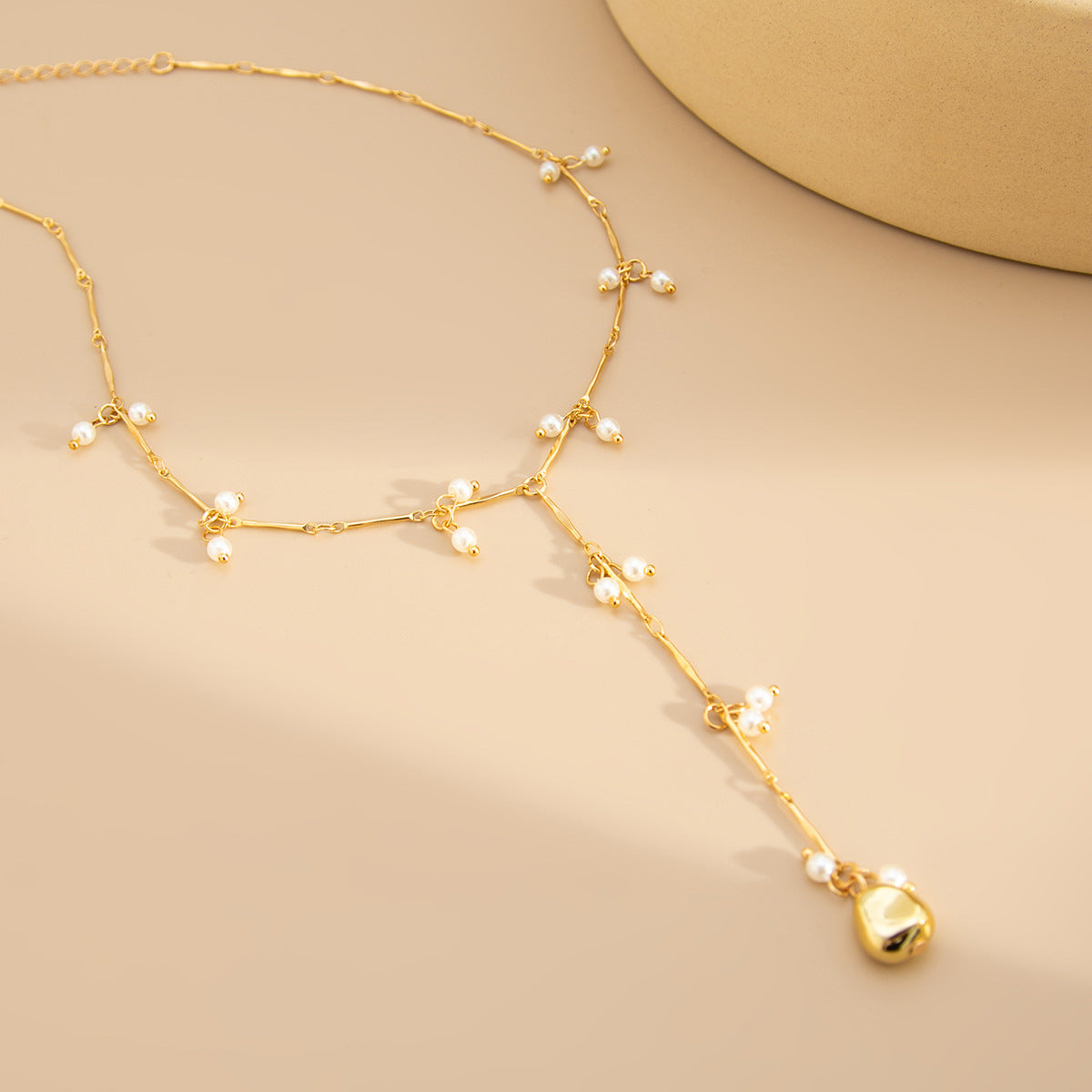 Minimalist French Vintage Liquid Drop Pendant Necklace with Imitation Pearl and Plated Copper Chain in Y-Shape with Fringe Detail