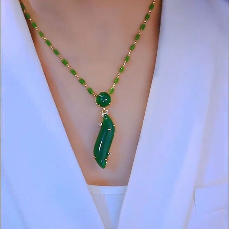 Original Design Geometric Pendant Necklace for Women Alloy Electroplated Delicate Clavicle Chain with Irregular Shape and Luxe Minimalist Aesthetic